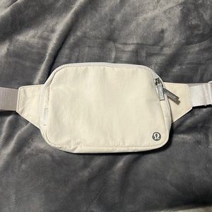 Lululemon 2L everywhere belt bag